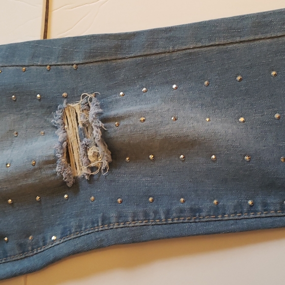 Oak & Poppy High Waisted Studded Jeans - Picture 3 of 7